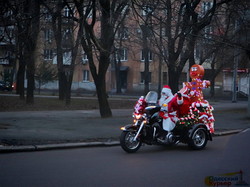 По Одессе едет парад байкеров Санта-Клаусов (ФОТО, ВИДЕО)