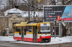 Одессу продолжает заваливать снегом (ФОТО)