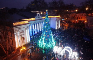 Новогодняя елка в Одессе соревнуется за звание самой лучшей в Украине (ВИДЕО)