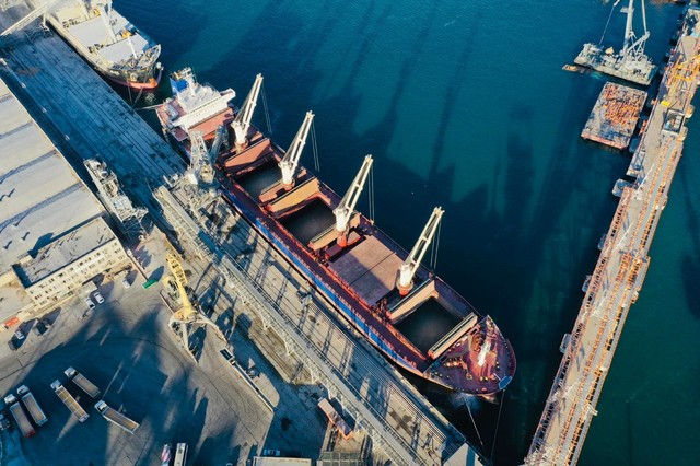 В порту Черноморск закончили углублять дно