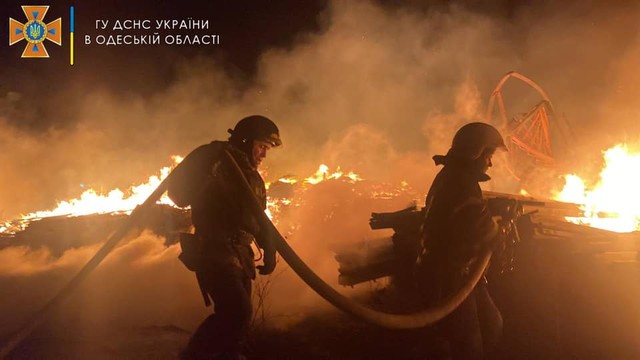 В Одессе сгорели два недостроенных незаконных жилых дома