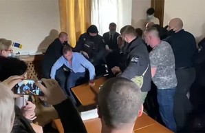 Драка в Одесском горсовете: нардеп ломал челюсти и срывал заседание земельной комиссии