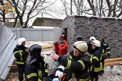 В Одессе рухнула стена в уже частично разрушенном жилом доме