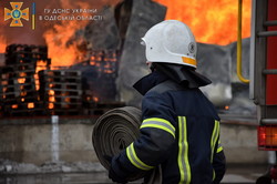 В Одессе горели старый особняк и заводской цех