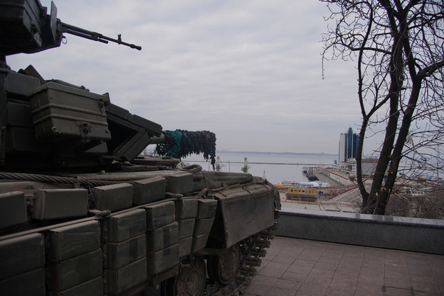 В центре Одессы появилась украинская бронетехника (ФОТО, ВИДЕО)