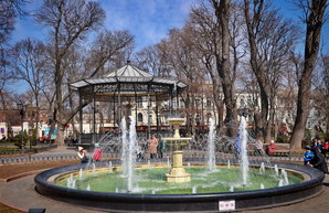В Одессе включили фонтан в Городском саду (ВИДЕО)