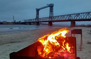 Враг обстрелял еще раз мост в Одесской области в Затоке (ВИДЕО)