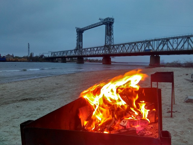 В Одесской области снова обстреляли мост в Затоке