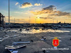 В Одессе ракетным ударом уничтожили торговый центр и склад (ФОТО, ВИДЕО)