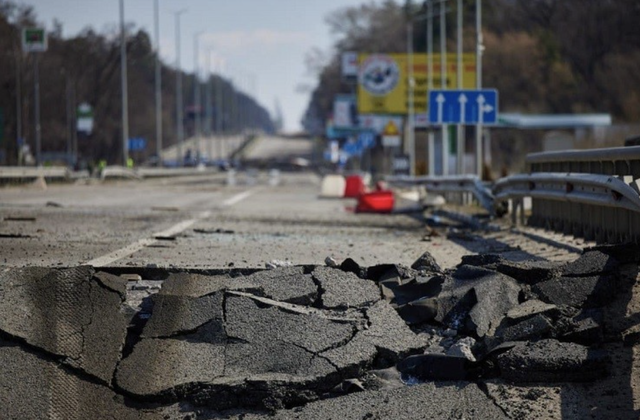Российская агрессия привела к повреждению дорог и мостов