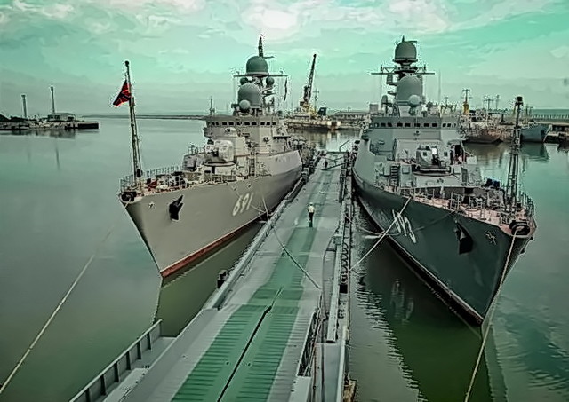 Как русские агрессоры пополняют флот в Черном море из Каспийского (ВИДЕО)