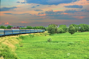 Через ворожі удари затримується багато пасажирських потягів до Одеси