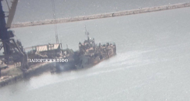 Война на море: русские пытаются поднять уничтоженный БДК и угрожают Одессе ракетными обстрелами (ВИДЕО)