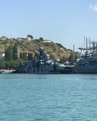 Оперативне з'єднання флоту росії скоротилося: фото кораблів у Севастополі