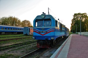 На Одеській залізниці ремонтують вузькоколійку (ФОТО, ВІДЕО)