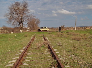 Через ремонт залізниці на півдні Одеської області на деякий час перекривають дорогу (ВІДЕО)