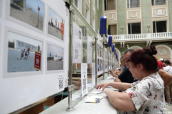 Неочевидна війна: в Одесі відкрили фотовиставку та випустили нову поштову марку (ФОТО)