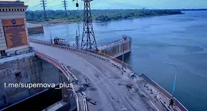 Рух транспорту по останньому мосту через Дніпро для окупантів вже неможливий після ударів ЗСУ (ВІДЕО)