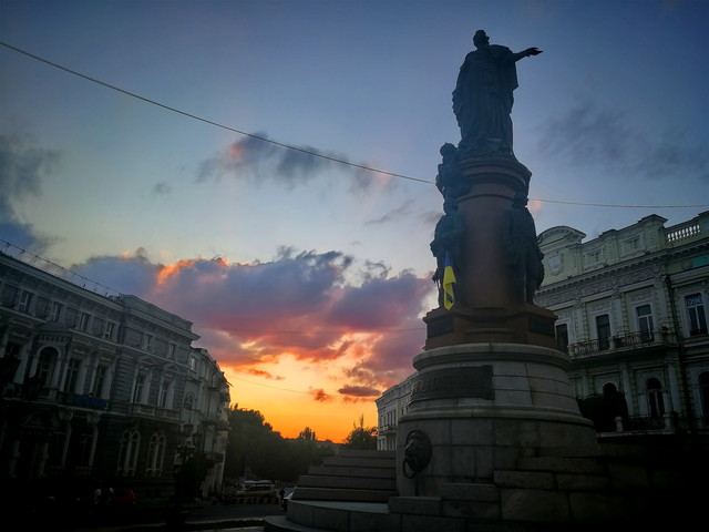 Пам'ятник російській імператриці в Одесі: демонтувати чи залишити (ВІДЕО)