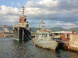 Флот росії загрожує обстрілами Одесі та втратив половину авіації: унікальні фото та відео