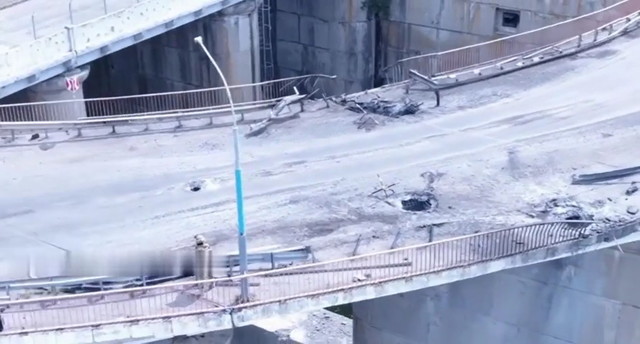 Завдано удару по мосту через Дніпро у Новій Каховці