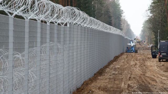 Берлинская стена не разрушена, а передвинута...