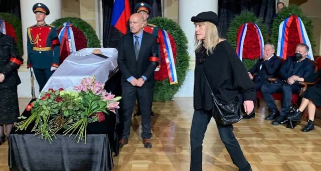 Поздно, Алла Борисовна, поздно...