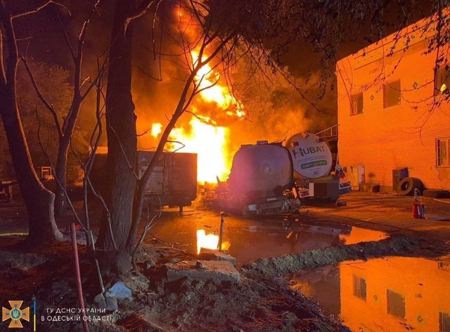 На півдні Одеської області згоріли чотири вантажних машини