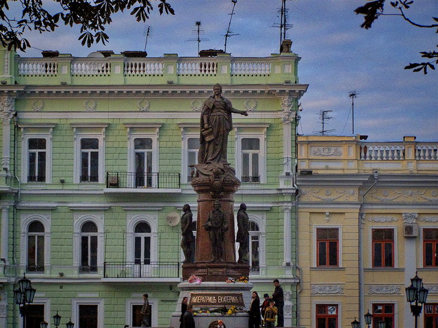 Одесити проголосували за демонтаж пам'ятника російській імператриці (ВІДЕО)