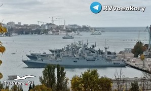 Підбитий фрегат "Адмирал Макаров" показали у Севастополі (ФОТО, ВІДЕО)