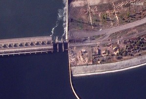 Росіяни підірвали залізничні мости через Дніпро (ВІДЕО)