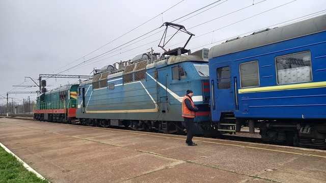 Продовжуються затримки потягів на залізниці