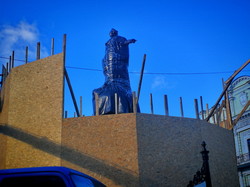 В Одесі почали зносити пам'ятник російській імператриці (ФОТО, ВІДЕО)