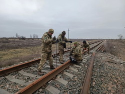 Одеська залізниця відновлює колії у Херсонській області
