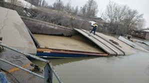 Інформація про затоплення баржі в порту Рені виявилася недостовірною