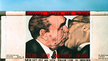 Потомки Хонеккера мечтают о поцелуях Брежнева...