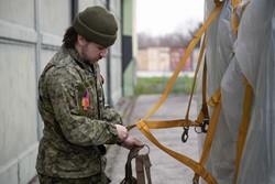 Як Канада доставляє танки в Україну через Польщу