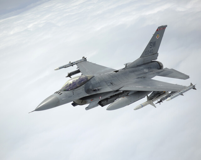 Постачання Україні винищувачів F-16 залежить від США - і США не проти