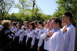 В Одесі відзначили день вишиванки ходою у парку Шевченка