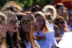 В Одесі відзначили день вишиванки ходою у парку Шевченка