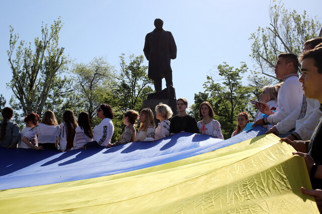 В Одесі відзначили день вишиванки ходою у парку Шевченка