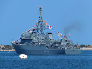 Російський військовий корабель "Іван Хурс" пошкодили атакою дронів
