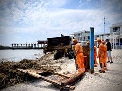 В Одесі почали розчищати пляжі від наносів з Дніпра після підриву Каховської ГЕС