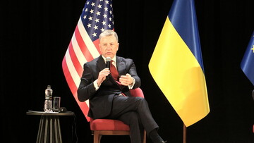 Курт Волкер закликає уряд США надати Україні літаки та далекобійні ракети