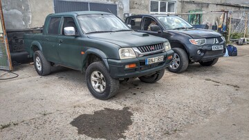 В Одесі передали військовим ще два автомобілі (ФОТО)