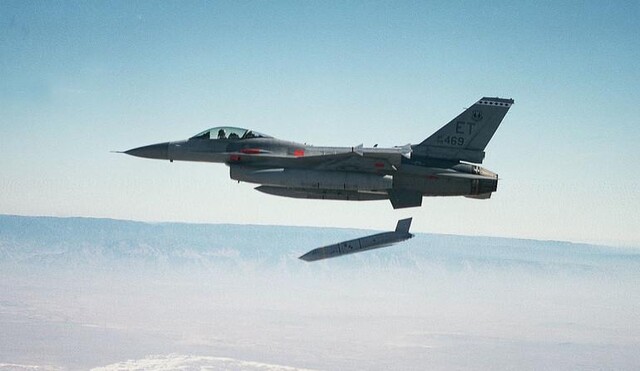США можуть долучитися до навчання українських пілотів на F-16 та надати для них далекобійні ракети