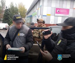 В Одесі затримали бізнесмена, який намагався дати 200 тисяч хабаря військовому командуванню