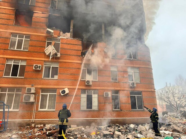 В Одесі три ворожі ракети влучили у житлові будинки