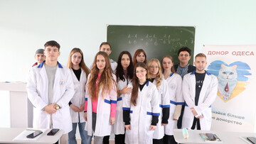 Одеські волонтери та медики продовжують роботу з популяризації донорства крові та здорового способу життя в молодіжному середовищі