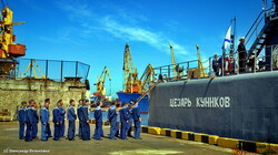 Десантний корабель Цезар Куніков в Одесі
https://www.youtube.com/watch?v=vfCnFJRKc1w